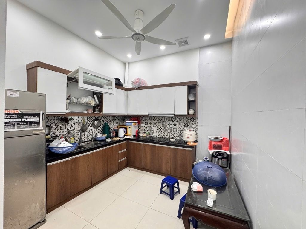 Bán nhà Hoàng Mai - diện tích 35m2 3 tầng - ô tô qua nhà - giá 13 tỷ