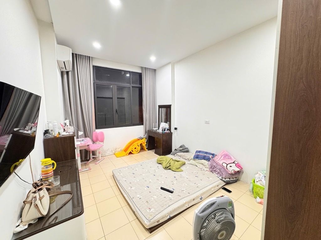 Bán nhà Hoàng Mai - diện tích 35m2 3 tầng - ô tô qua nhà - giá 13 tỷ