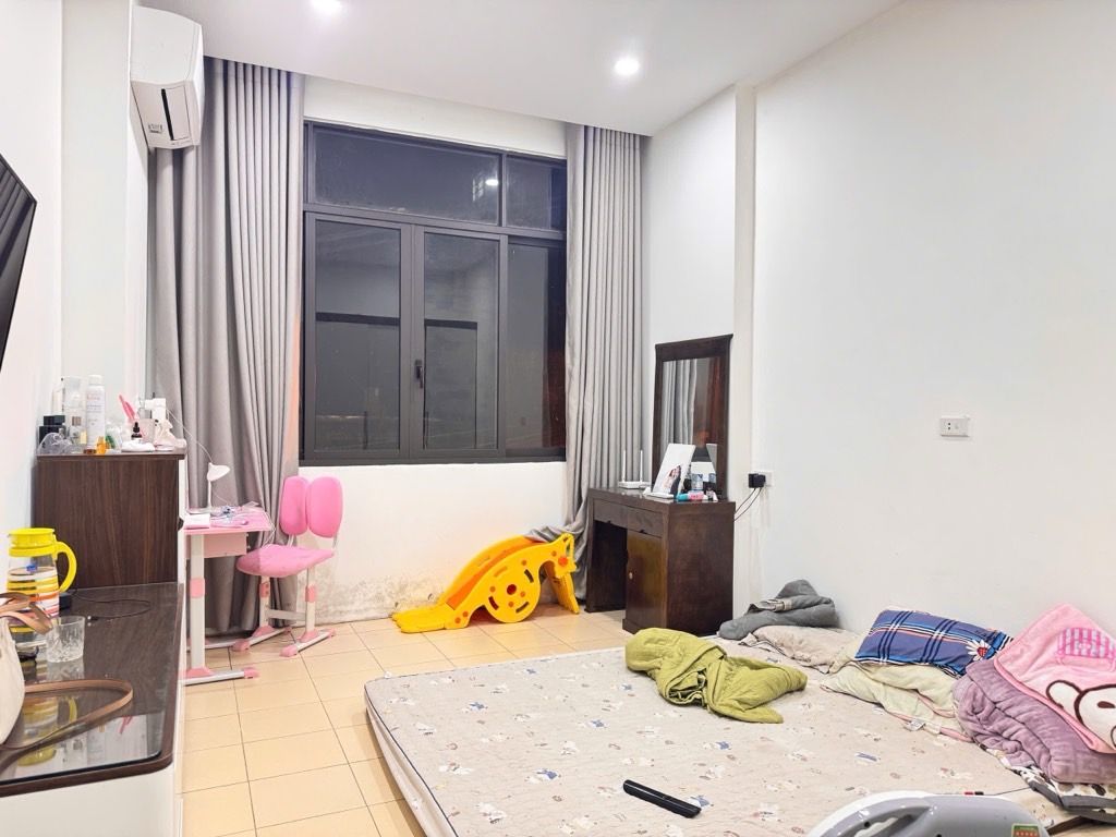 Bán nhà Hoàng Mai - diện tích 35m2 3 tầng - ô tô qua nhà - giá 13 tỷ