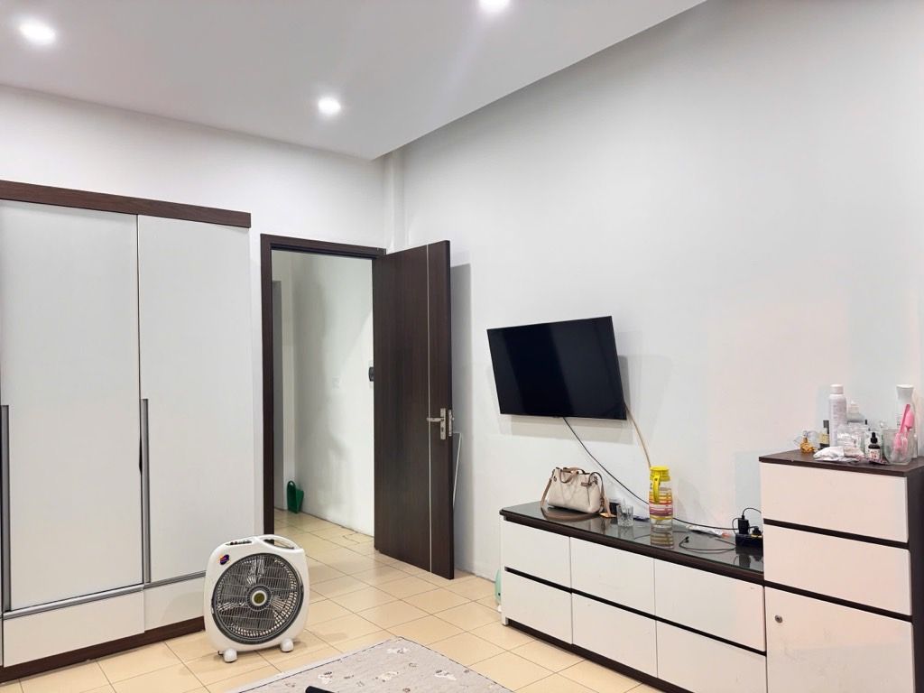 Bán nhà Hoàng Mai - diện tích 35m2 3 tầng - ô tô qua nhà - giá 13 tỷ