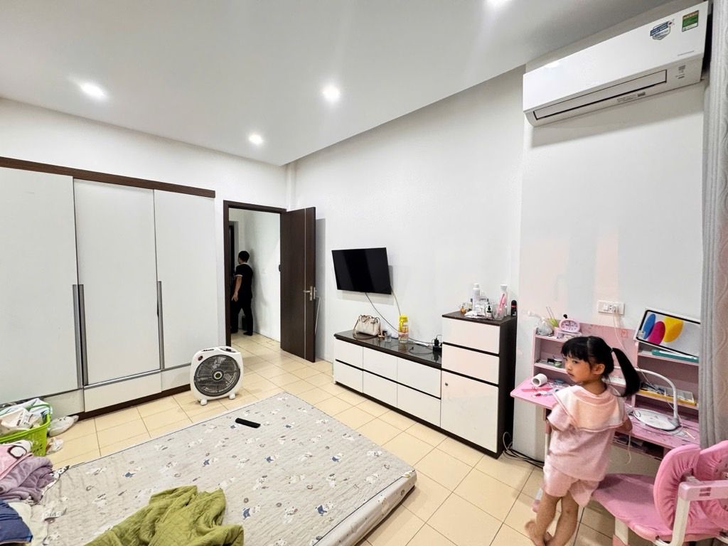 Bán nhà Hoàng Mai - diện tích 35m2 3 tầng - ô tô qua nhà - giá 13 tỷ