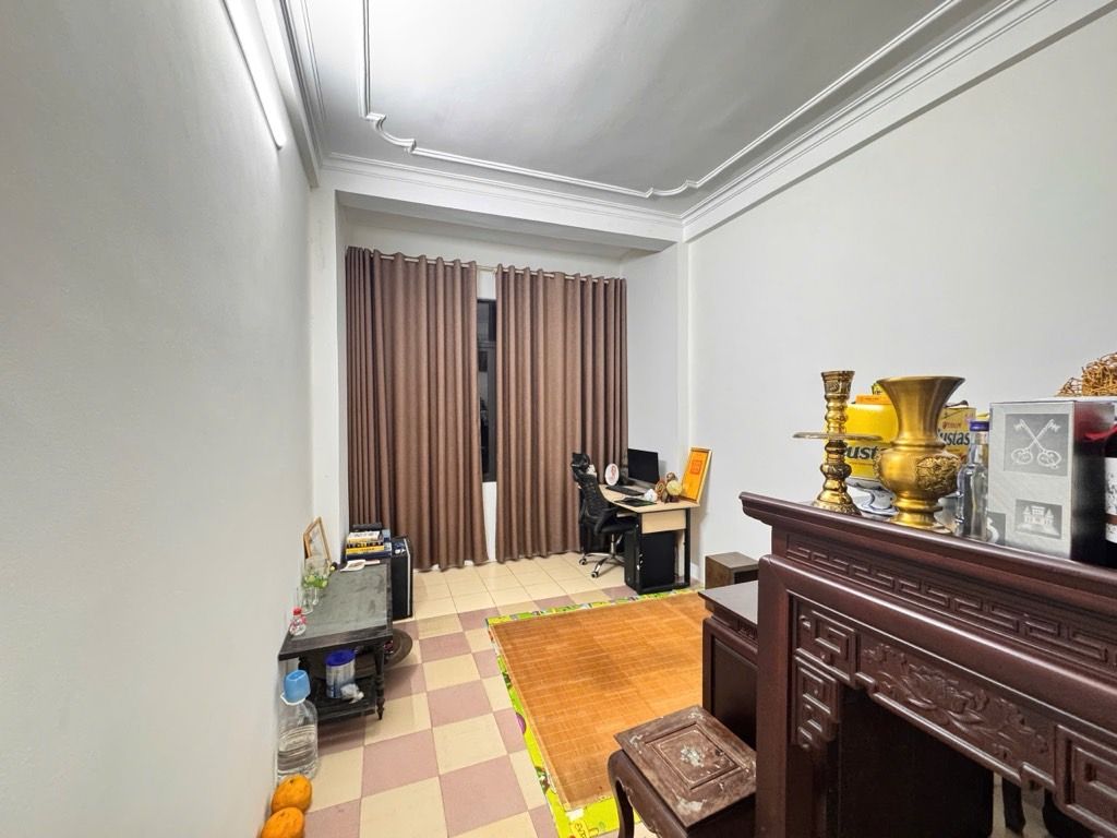 Bán nhà Hoàng Mai - diện tích 35m2 3 tầng - ô tô qua nhà - giá 13 tỷ