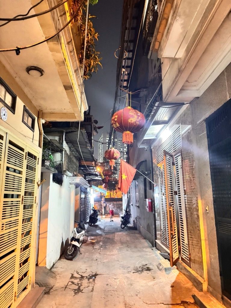 Bán nhà Hoàng Mai - diện tích 35m2 3 tầng - ô tô qua nhà - giá 13 tỷ