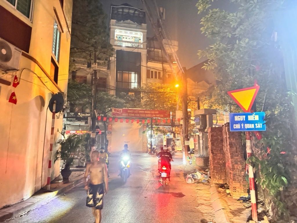 Bán nhà Hoàng Mai - diện tích 35m2 3 tầng - ô tô qua nhà - giá 13 tỷ