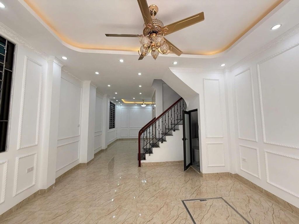 Bán nhà Kim Giang - diện tích 59m2 7 tầng - Ô tô vào nhà - giá 21 tỷ