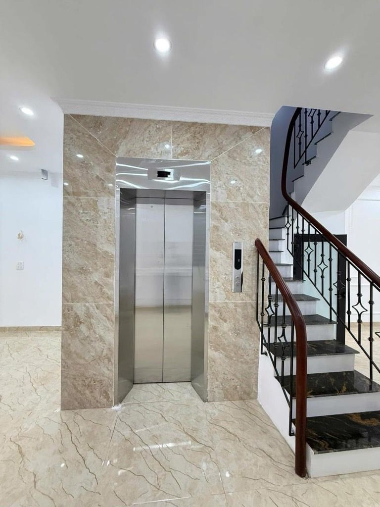 Bán nhà Kim Giang - diện tích 59m2 7 tầng - Ô tô vào nhà - giá 21 tỷ