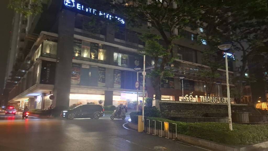 Bán nhà Khuất Duy Tiến - diện tích 162m2 8 tầng - Lô góc, nhà đẹp ở ngay - giá 17,5 tỷ