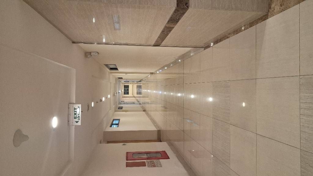 Bán nhà Khuất Duy Tiến - diện tích 162m2 8 tầng - Lô góc, nhà đẹp ở ngay - giá 17,5 tỷ