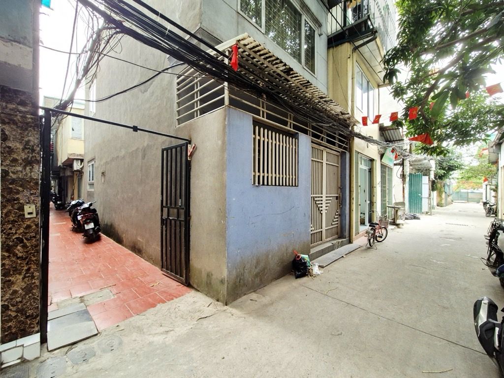 Bán nhà Đông Thiên - diện tích 24m2 3 tầng - ô tô đỗ cửa - giá 3,9 tỷ