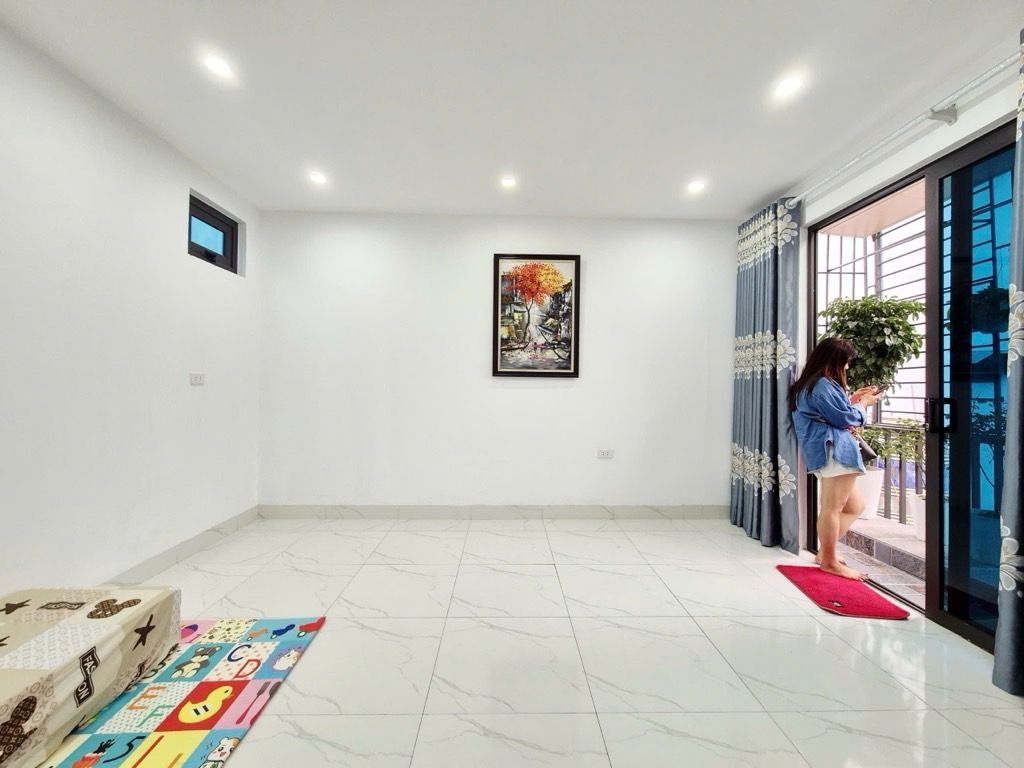 Bán nhà Đông Thiên - diện tích 24m2 3 tầng - ô tô đỗ cửa - giá 3,9 tỷ