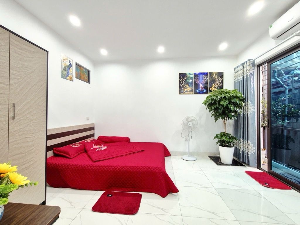 Bán nhà Đông Thiên - diện tích 24m2 3 tầng - ô tô đỗ cửa - giá 3,9 tỷ