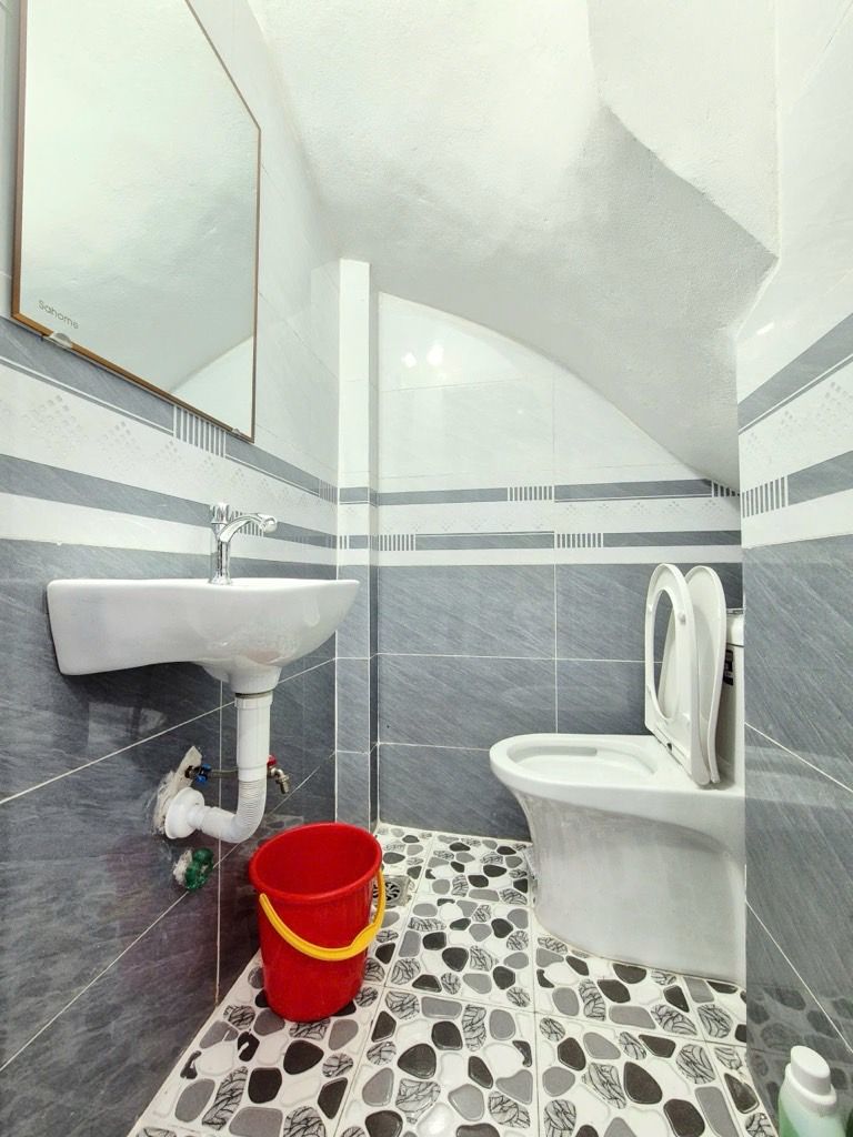 Bán nhà Đông Thiên - diện tích 24m2 3 tầng - ô tô đỗ cửa - giá 3,9 tỷ