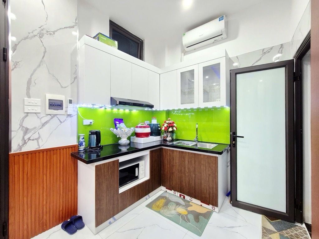 Bán nhà Đông Thiên - diện tích 24m2 3 tầng - ô tô đỗ cửa - giá 3,9 tỷ