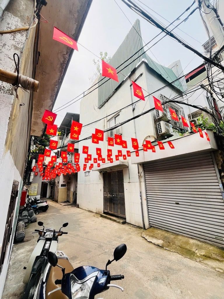 Bán nhà Nguyễn Trãi - diện tích 160m2 3 tầng - có sân - giá 15,5 tỷ