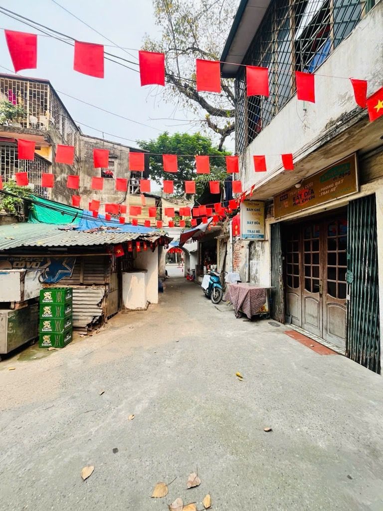 Bán nhà Nguyễn Trãi - diện tích 160m2 3 tầng - có sân - giá 15,5 tỷ