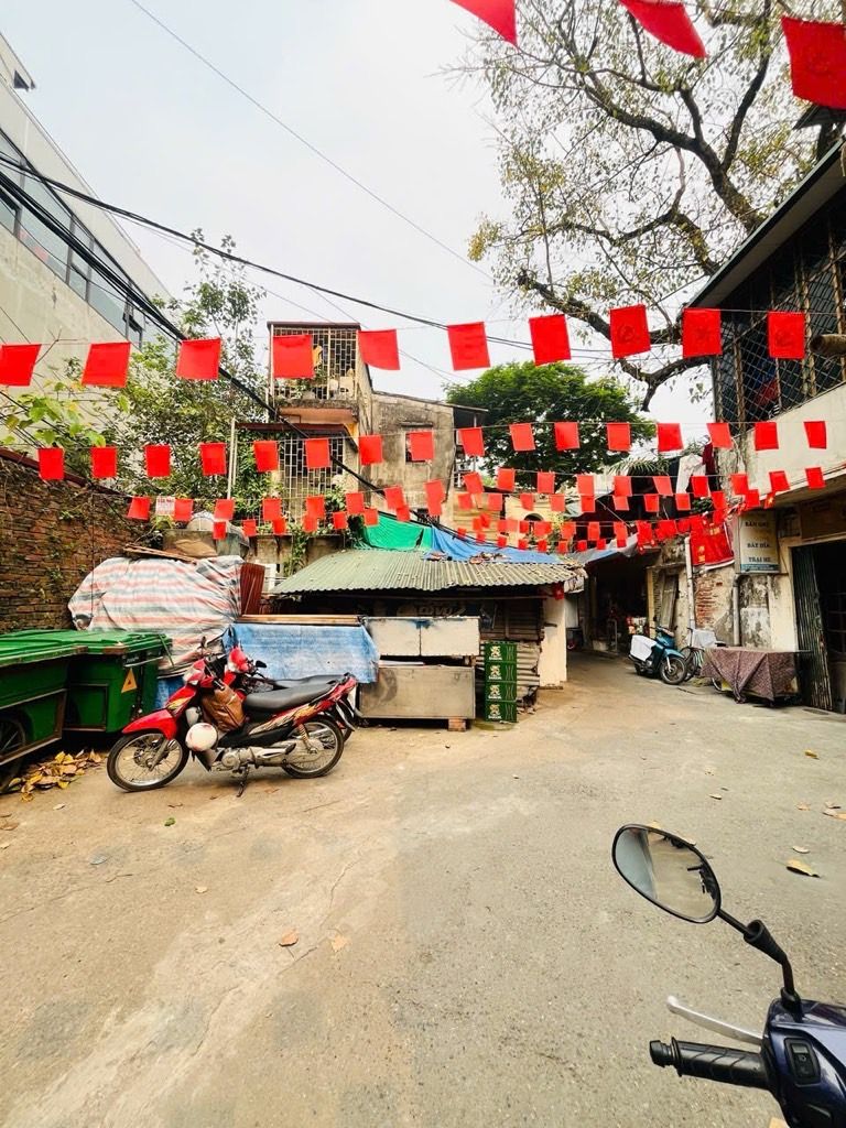 Bán nhà Nguyễn Trãi - diện tích 160m2 3 tầng - có sân - giá 15,5 tỷ