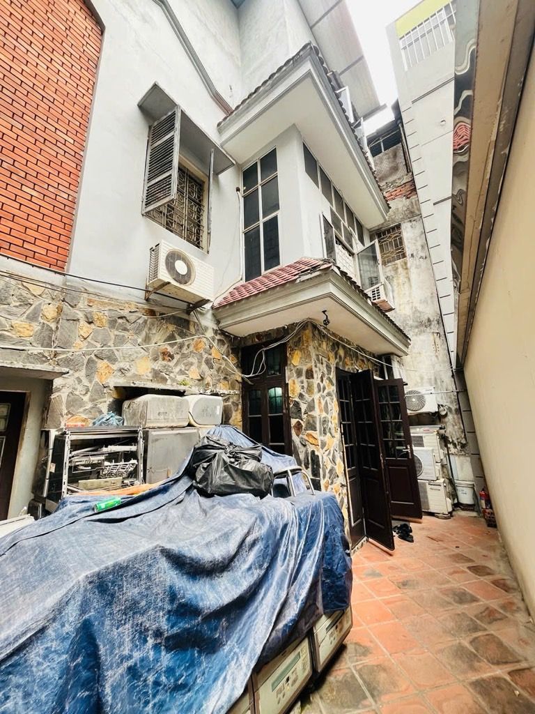 Bán nhà Nguyễn Trãi - diện tích 160m2 3 tầng - có sân - giá 15,5 tỷ