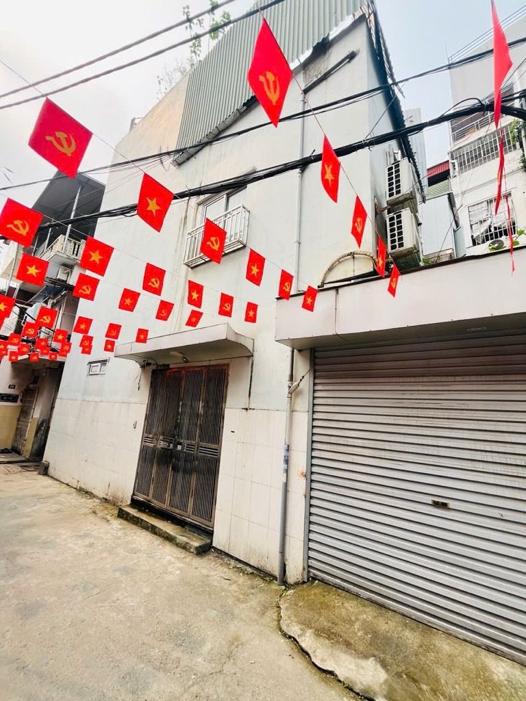 Bán nhà Nguyễn Trãi - diện tích 160m2 3 tầng - có sân - giá 15,5 tỷ