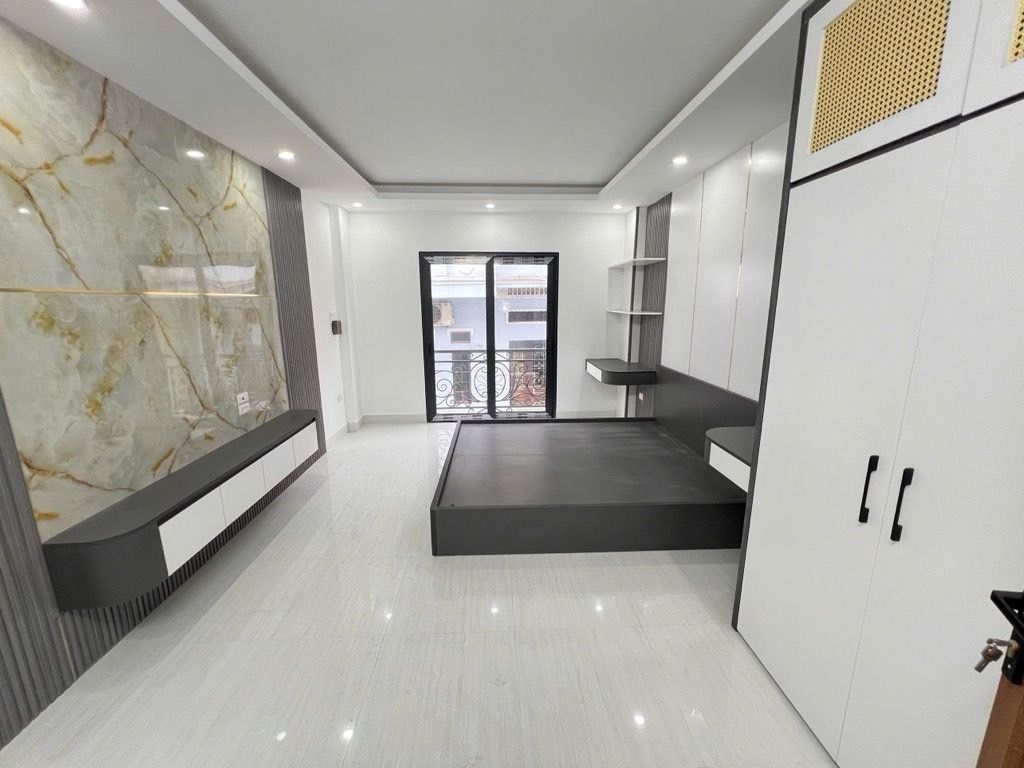 Bán nhà Vĩnh Hưng - diện tích 30m2 5 tầng - Ô Tô - giá 9,7 tỷ