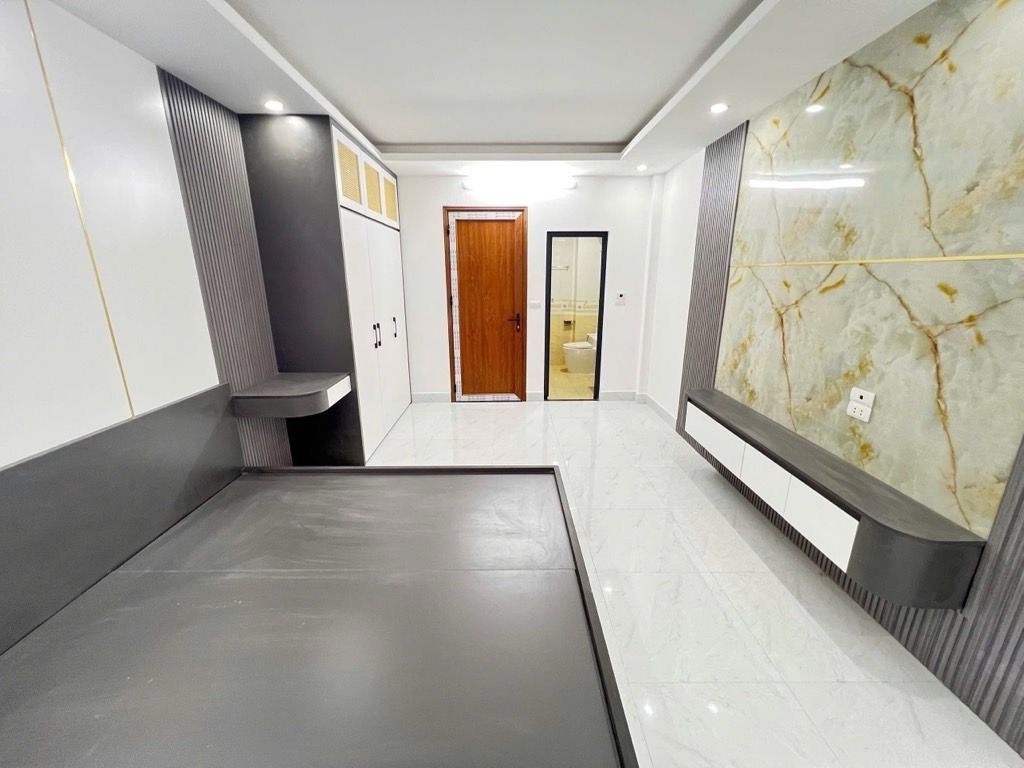 Bán nhà Vĩnh Hưng - diện tích 30m2 5 tầng - Ô Tô - giá 9,7 tỷ