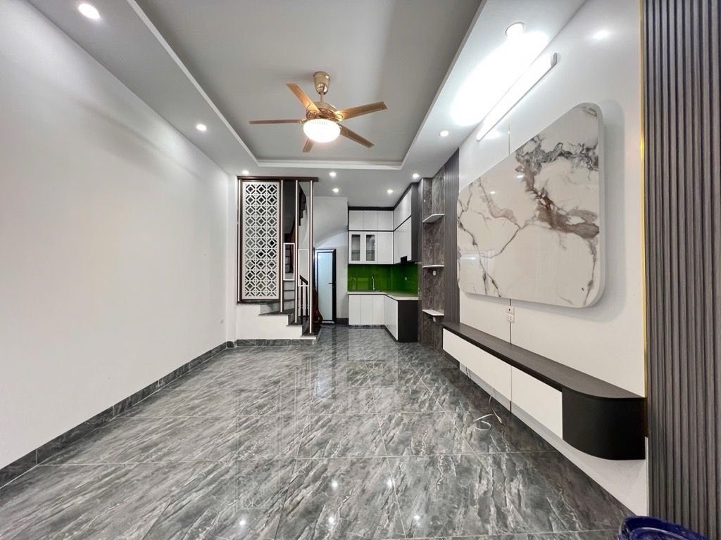 Bán nhà Vĩnh Hưng - diện tích 30m2 5 tầng - Ô Tô - giá 9,7 tỷ