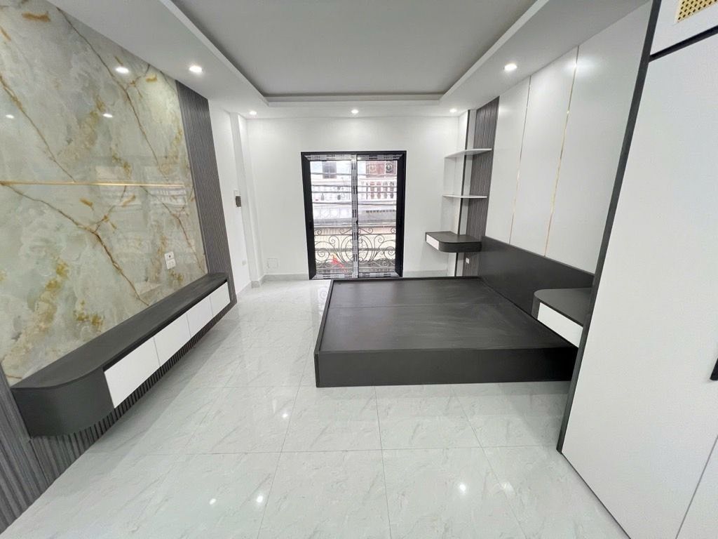 Bán nhà Vĩnh Hưng - diện tích 30m2 5 tầng - Ô Tô - giá 9,7 tỷ