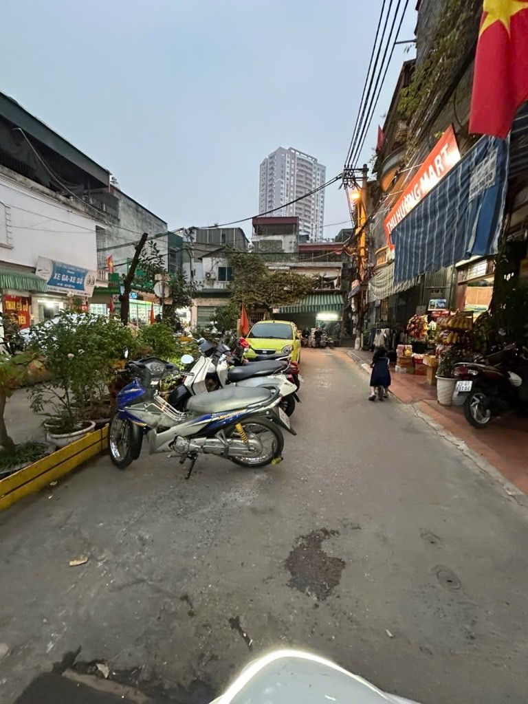 Bán nhà Tân Mai - diện tích 61m2 3 tầng - Mặt ngõ ô tô tránh - giá 20 tỷ