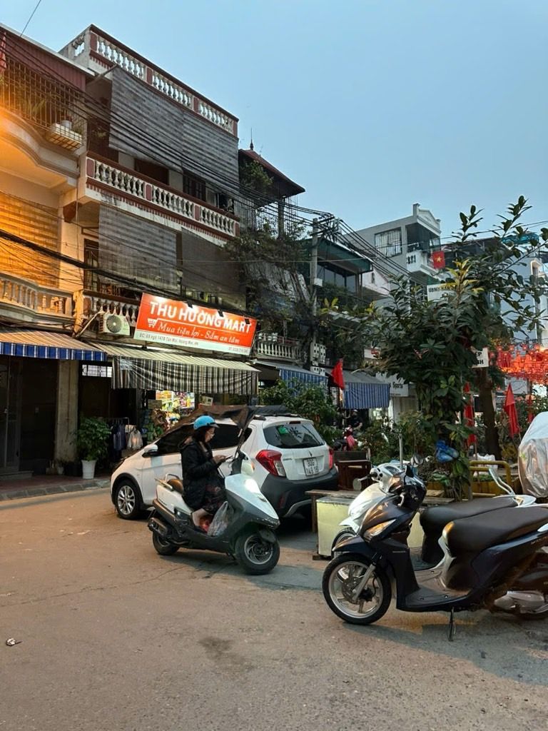 Bán nhà Tân Mai - diện tích 61m2 3 tầng - Mặt ngõ ô tô tránh - giá 20 tỷ