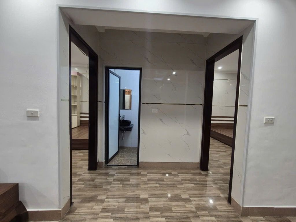 Bán nhà Nghiêm Xuân Yêm - diện tích 82.1m2 6 tầng - Nhà đẹp ở ngay - giá 6,8 tỷ