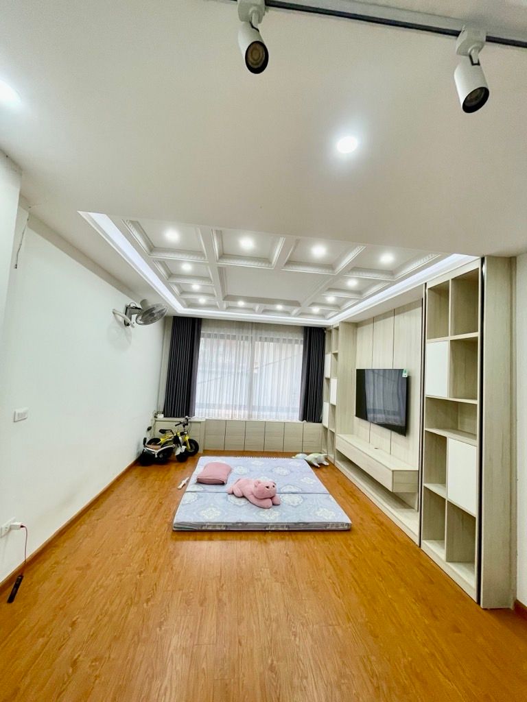 Bán nhà Trương Định - diện tích 30m2 6 tầng - Lô Góc 2 mặt thoáng - giá 13,2 tỷ
