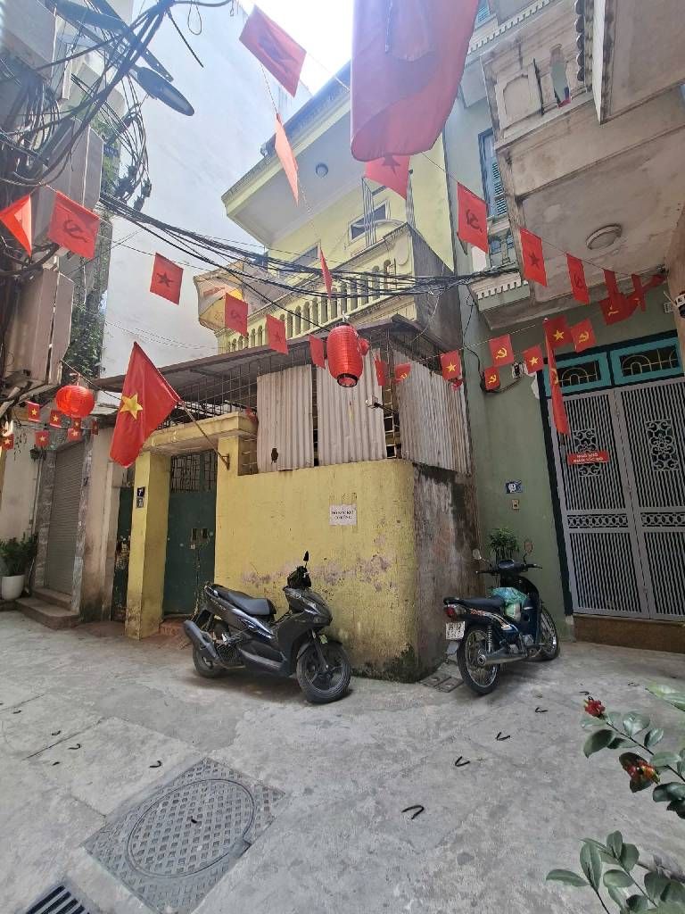 Bán nhà Hoàng Ngân - diện tích 80.4m2 3 tầng - Lô góc, nở hậu - giá 18,5 tỷ