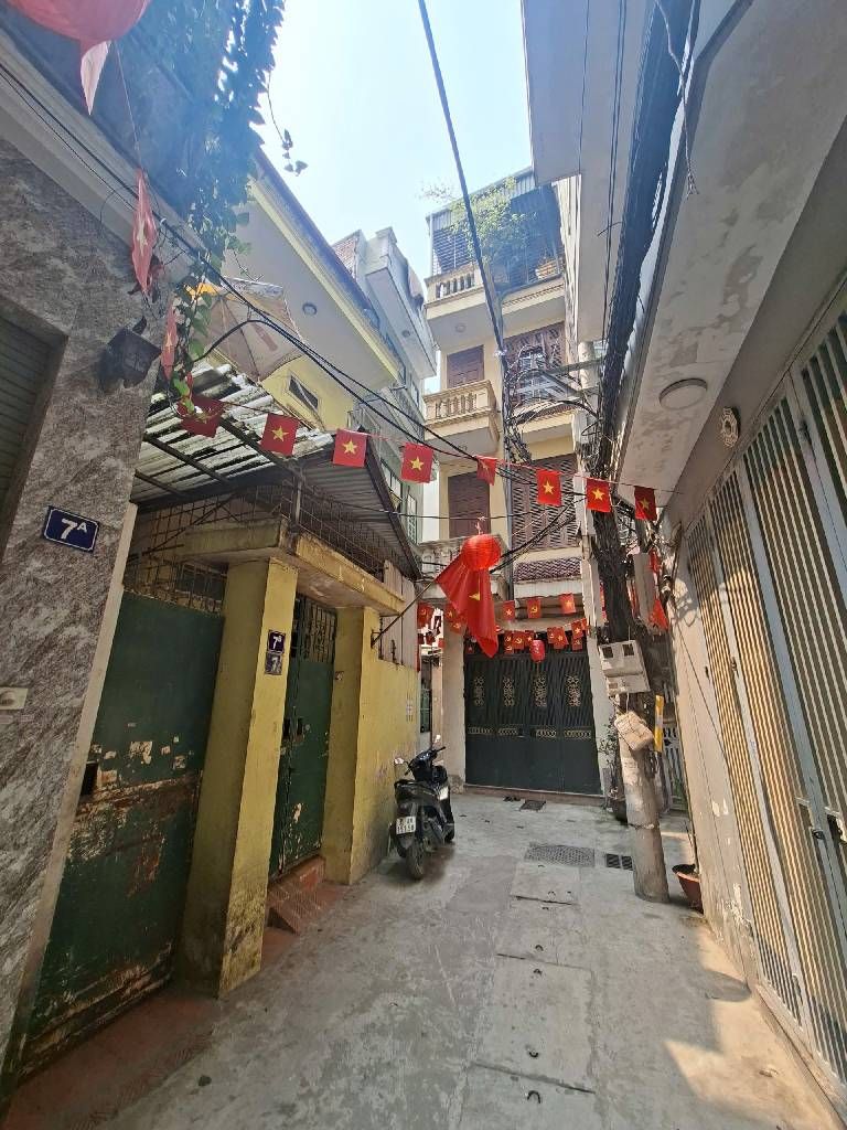 Bán nhà Hoàng Ngân - diện tích 80.4m2 3 tầng - Lô góc, nở hậu - giá 18,5 tỷ