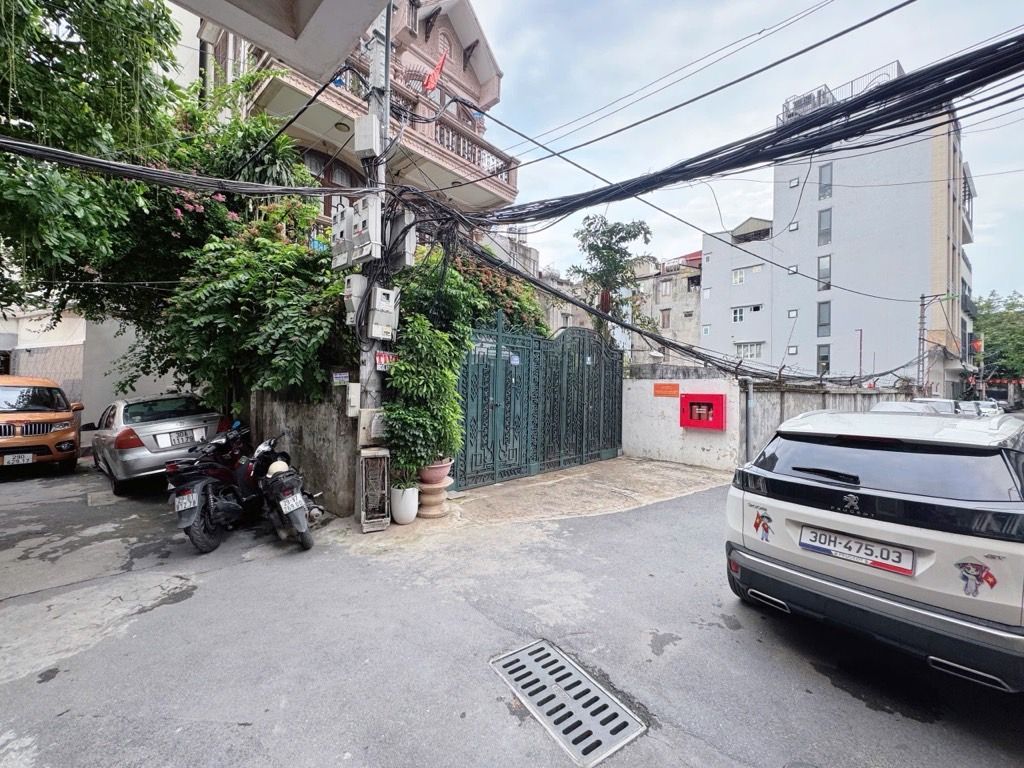 Bán nhà Nhà B10 Tập Thể Phương Mai - diện tích 60m2 1 tầng - HIẾM NHÀ BÁN - giá 3,65 tỷ