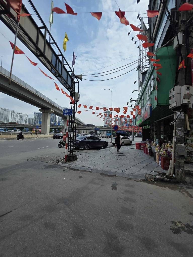 Bán nhà Nguyễn Trãi - diện tích 73.4m2 1 tầng - Căn hộ tầng 1, 4 ngủ 3WC - giá 7,5 tỷ