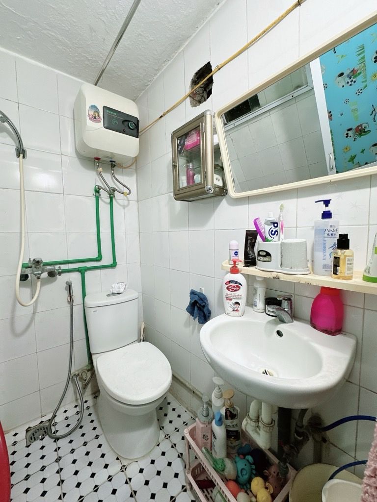 Bán nhà Bùi Ngọc Dương - diện tích 23m2 1 tầng - Căn hộ tập thể có sân vườn - giá 3,3 tỷ