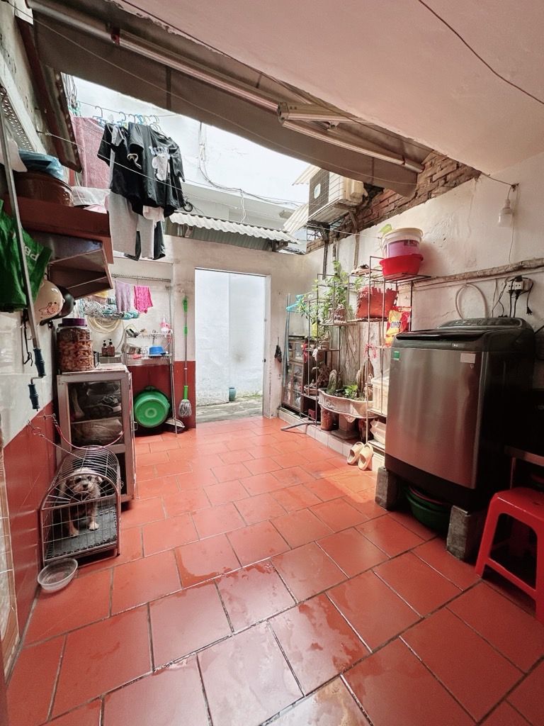 Bán nhà Bùi Ngọc Dương - diện tích 23m2 1 tầng - Căn hộ tập thể có sân vườn - giá 3,3 tỷ