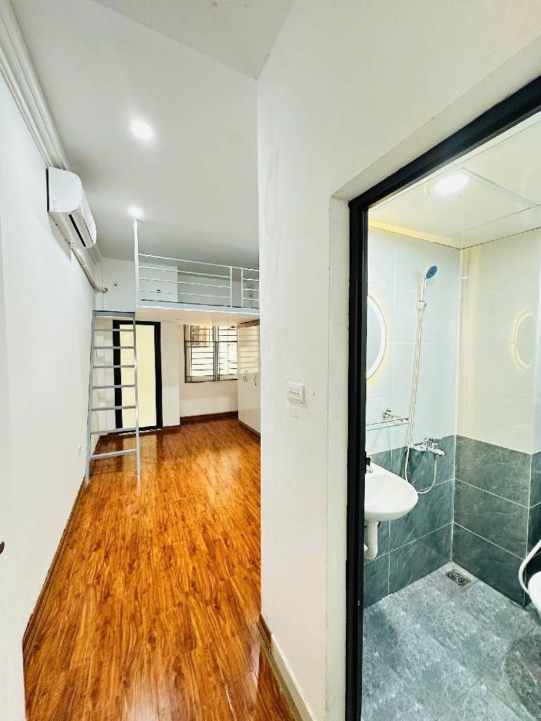 Bán nhà Triều Khúc - diện tích 34m2 5 tầng - Ô tô tránh - giá 9,5 tỷ