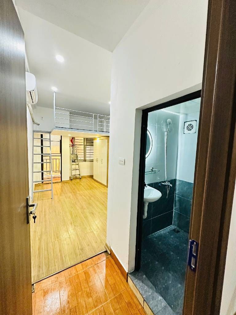 Bán nhà Triều Khúc - diện tích 34m2 5 tầng - Ô tô tránh - giá 9,5 tỷ