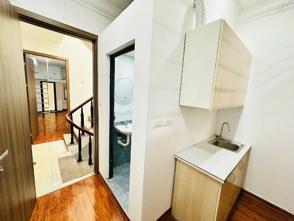 Bán nhà Triều Khúc - diện tích 34m2 5 tầng - Ô tô tránh - giá 9,5 tỷ