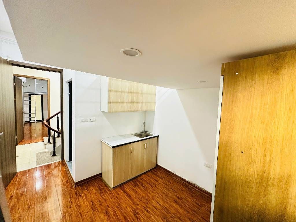 Bán nhà Triều Khúc - diện tích 34m2 5 tầng - Ô tô tránh - giá 9,5 tỷ