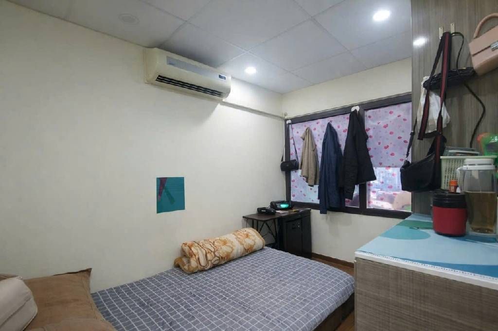 Bán nhà Phố 8/3 - diện tích 35m2 2 tầng - Ô tô đỗ chân cầu thang - giá 1,96 tỷ