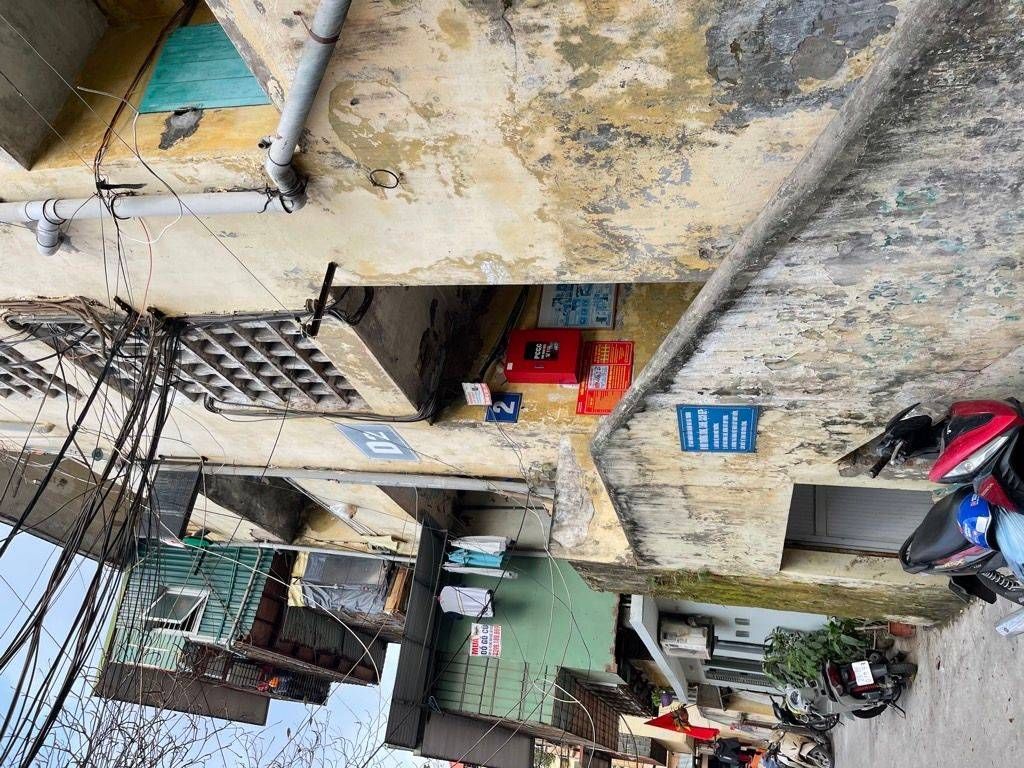 Bán nhà Phố 8/3 - diện tích 35m2 2 tầng - Ô tô đỗ chân cầu thang - giá 1,96 tỷ