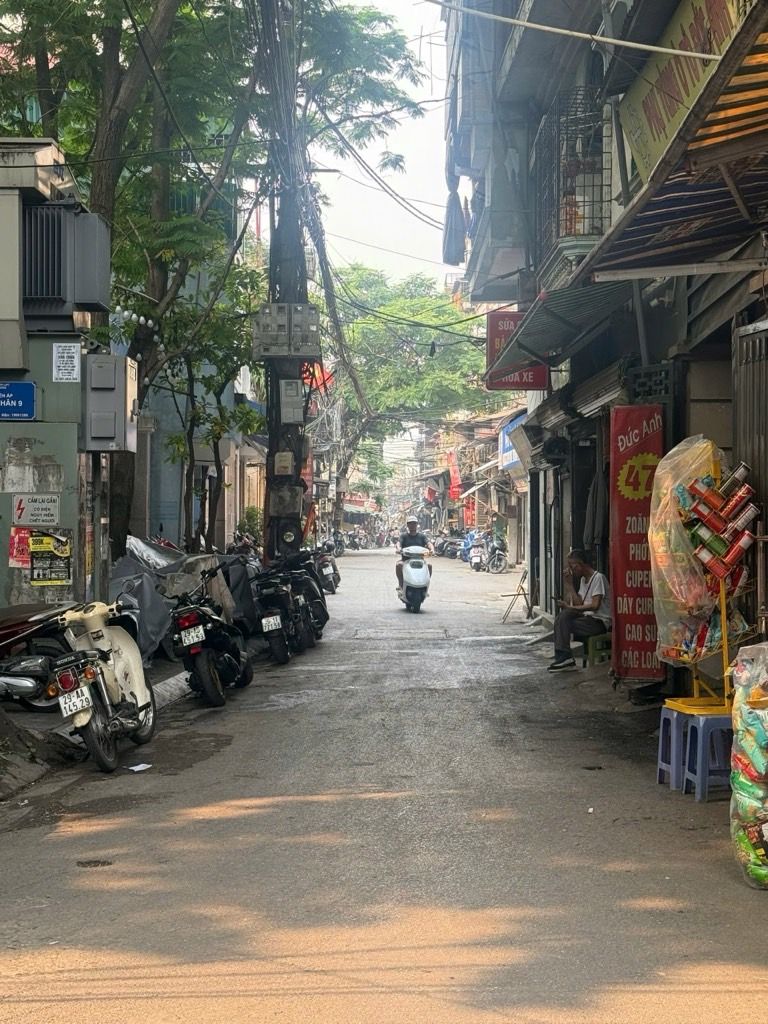 Bán nhà Lê Gia Đỉnh - diện tích 30m2 2 tầng - Mặt phố hiếm - giá 8,2 tỷ