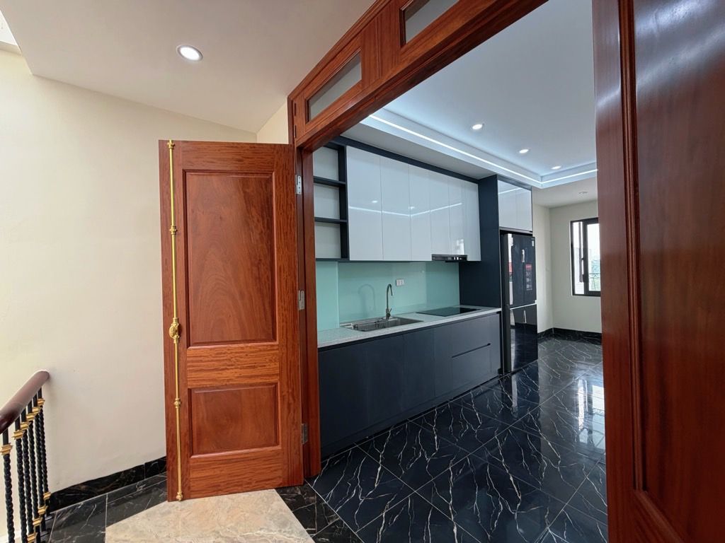 Bán nhà Dương Văn Bé - diện tích 38m2 6 tầng - Gara ô tô, thang máy - giá 16,8 tỷ