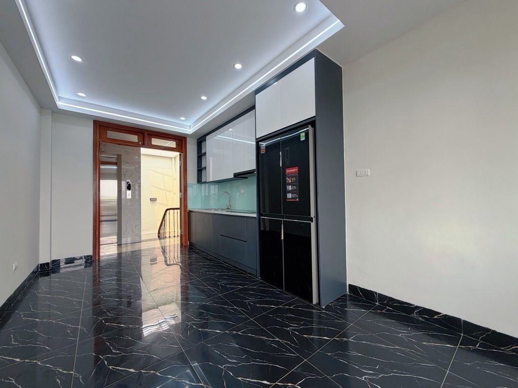 Bán nhà Dương Văn Bé - diện tích 38m2 6 tầng - Gara ô tô, thang máy - giá 16,8 tỷ