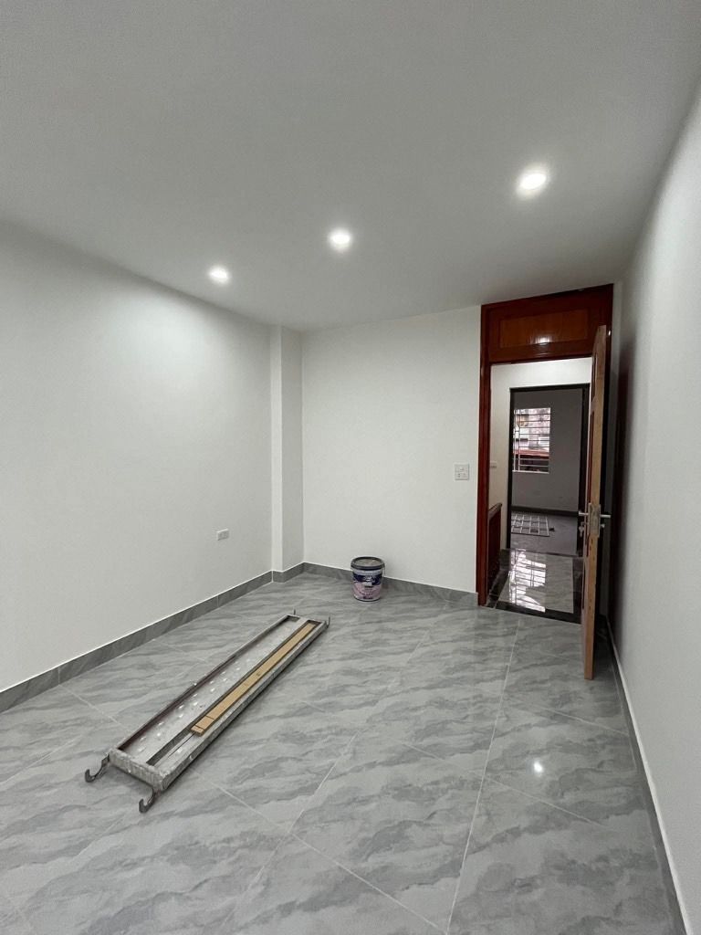 Bán nhà Minh Khai - diện tích 32.6m2 4 tầng - Ô TÔ DỪNG ĐỖ CÁCH NHÀ 10m - giá 8,9 tỷ