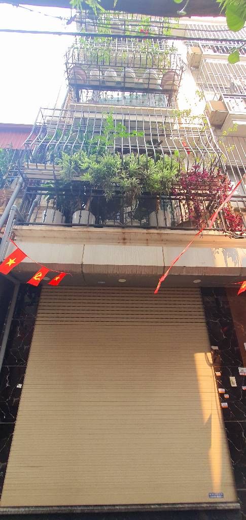 Bán nhà Tân Mai - diện tích 40,6m2 5 tầng - Mặt ngõ thông ô tô qua nhà - giá 9,3 tỷ