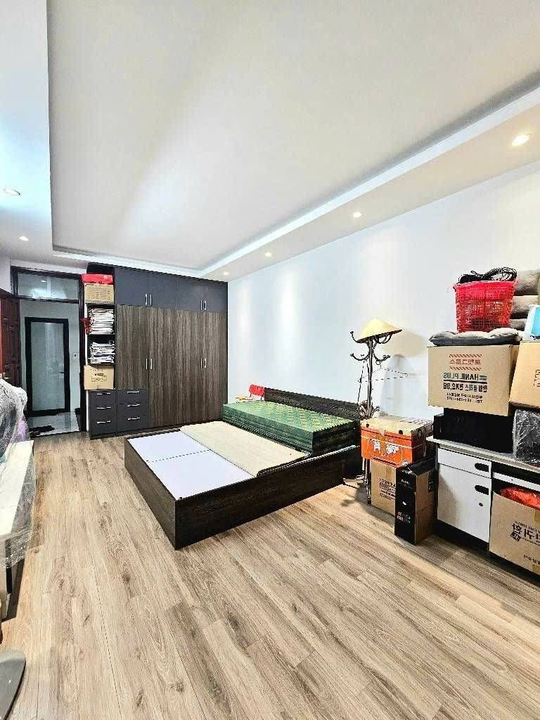 Bán nhà Tân Mai - diện tích 40,6m2 5 tầng - Mặt ngõ thông ô tô qua nhà - giá 9,3 tỷ