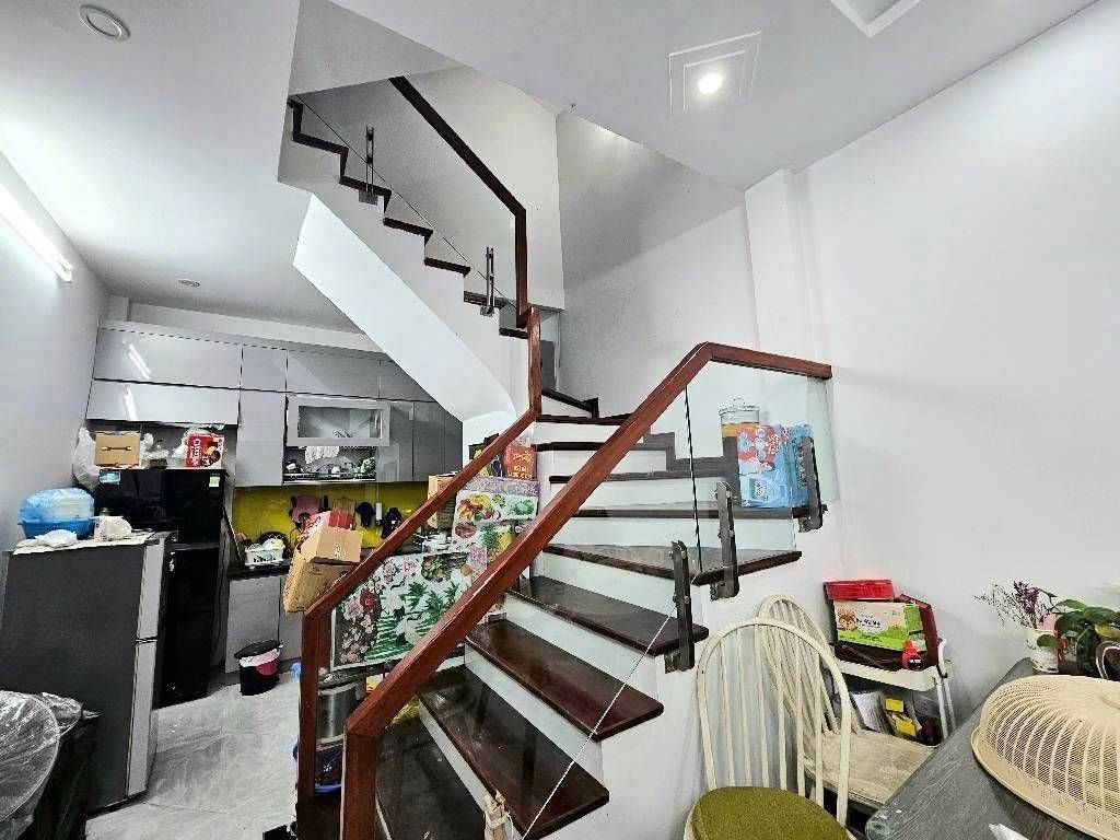 Bán nhà Tân Mai - diện tích 40,6m2 5 tầng - Mặt ngõ thông ô tô qua nhà - giá 9,3 tỷ