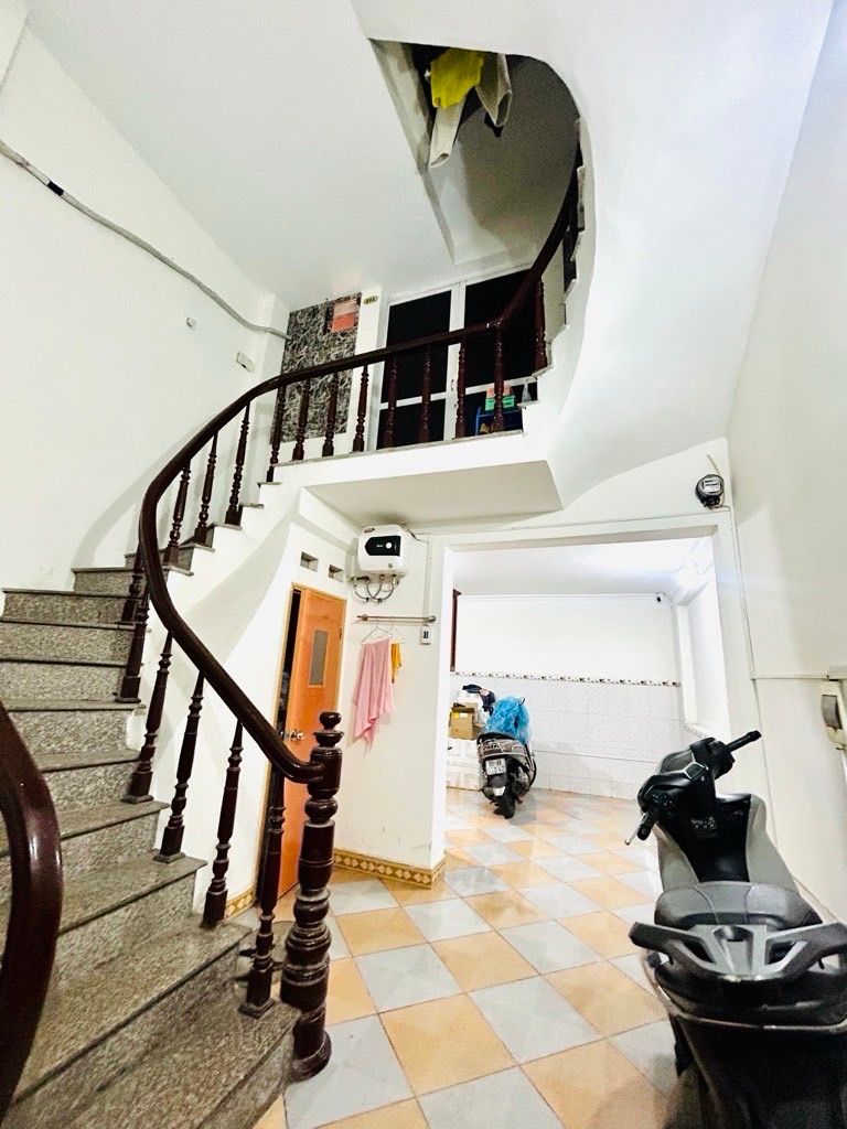 Bán nhà Hưng Phúc - diện tích 36m2 5 tầng - Nhà đẹp gần phố - giá 7,9 tỷ